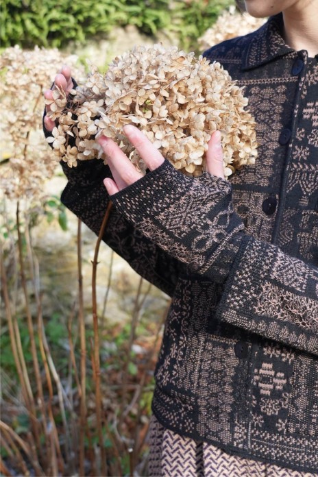 Mittens BORDER black