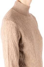 Pull  YES beige