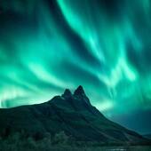 Repost @imikegraphics qui a photographié les aurores boréales en Norvège. Inspiration du thème Austral de la collection.#auroraborealis #naturephotography #landscape