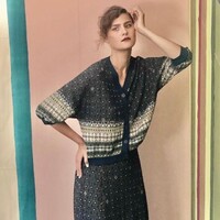 Comme une peinture… 🌸​​​​​​​​ #catherineandre #backstage #madeinfrance #metiersdart #knitwear #modelofduty